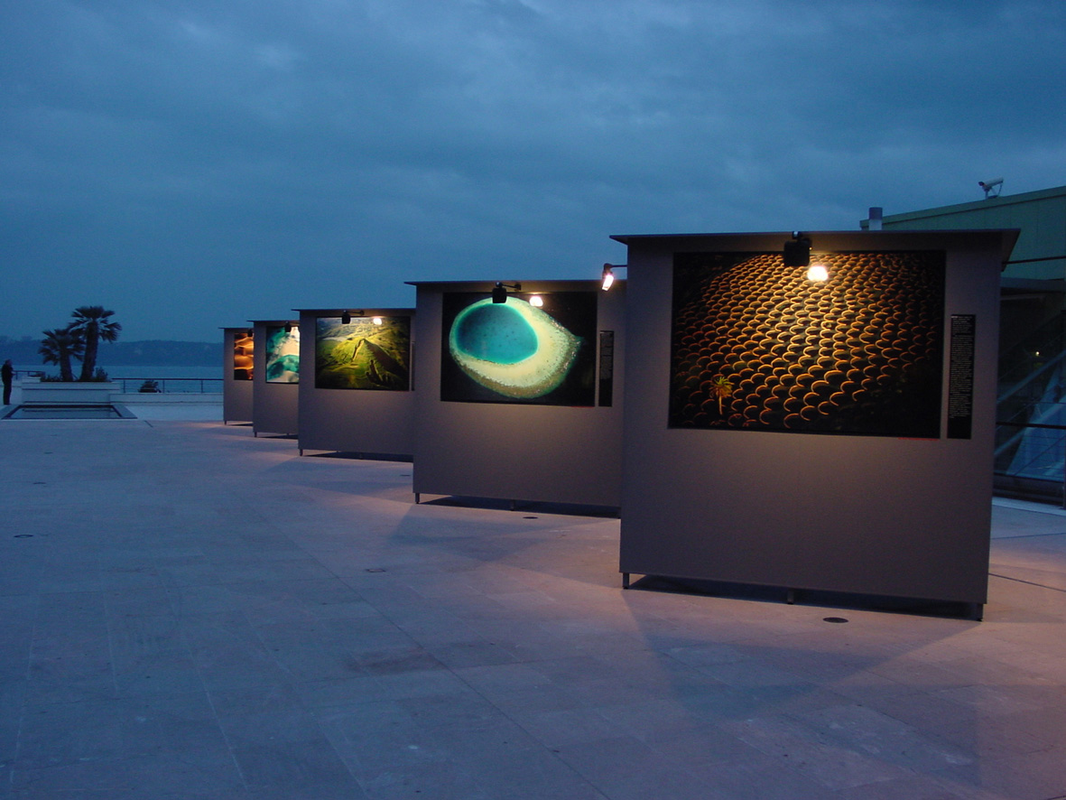 Exposition Yann Arthus-Bertrand La Terre vue du ... 1999